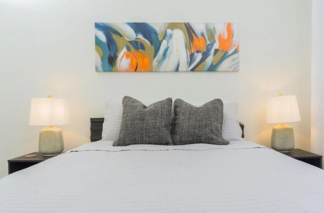 Via Apartments @ New קינגסטון 0*,