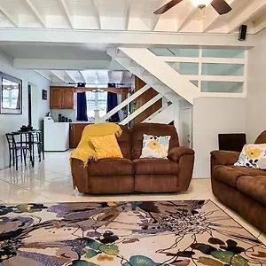 Cheerful 2 - Bedroom Townhouse With Free Parking In New Apartment
